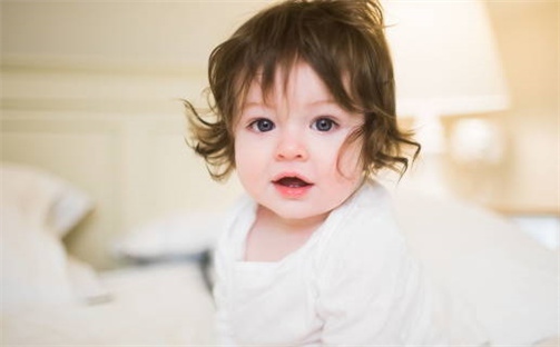 刘姓女宝宝取名必看：5个独特新颖好名字及五行分析